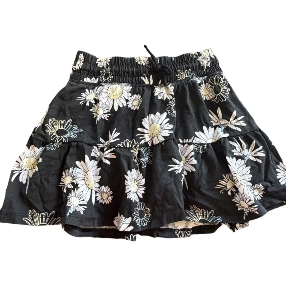 Justice Girls Floral Skort Black Daisy Print Tiered Athletic Skirt Size S 7/8